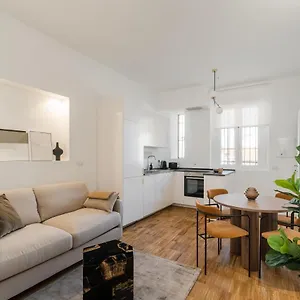 https://casa-unica-milano-stylish-charming-apartment-navigli-i.it-lombardy.com